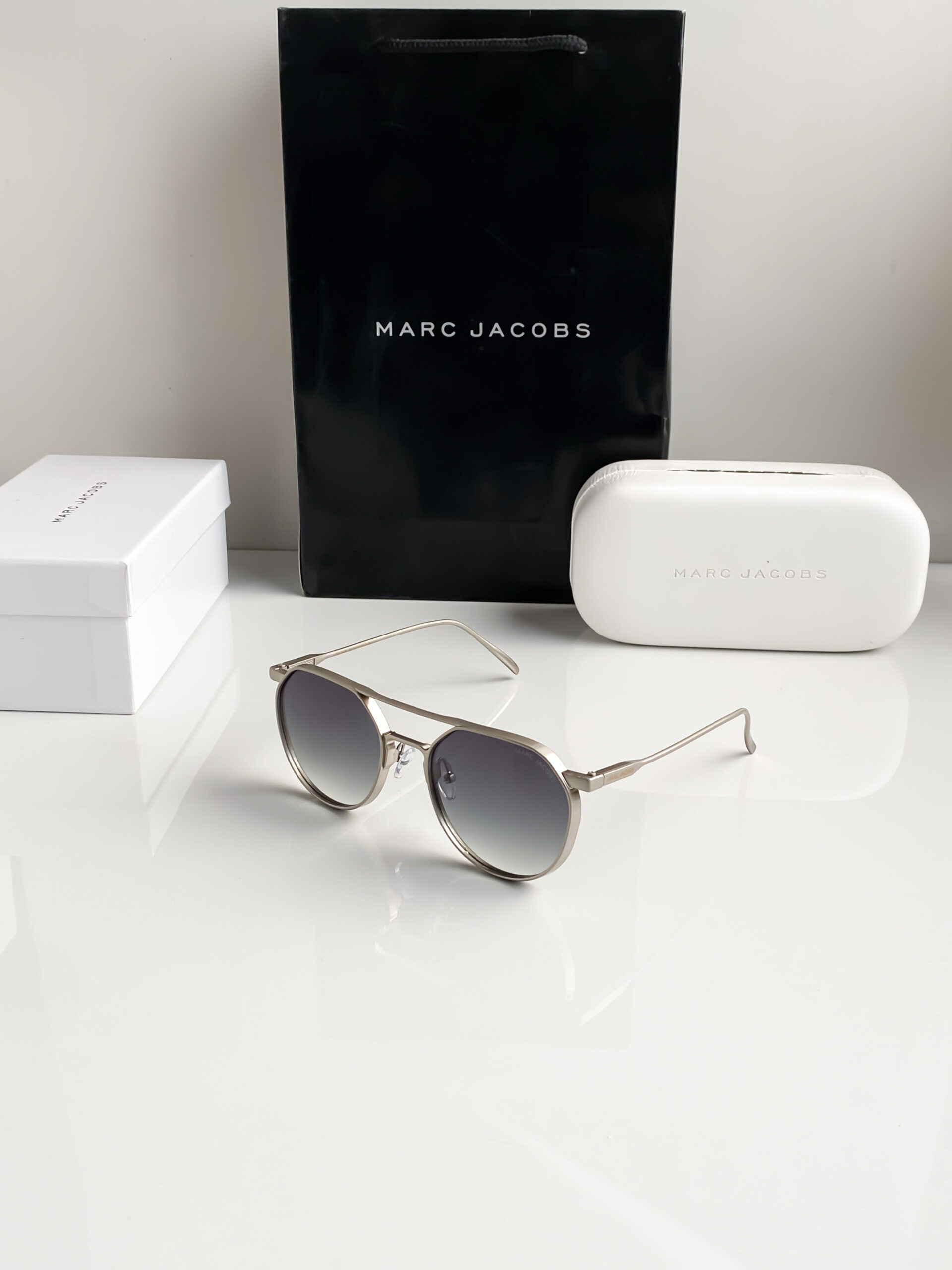 Marc Jacobs Green shade 5052