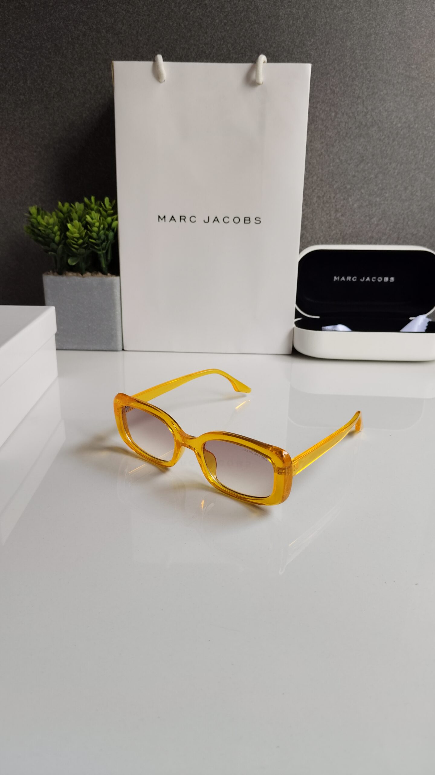 Marc Jacobs 64
