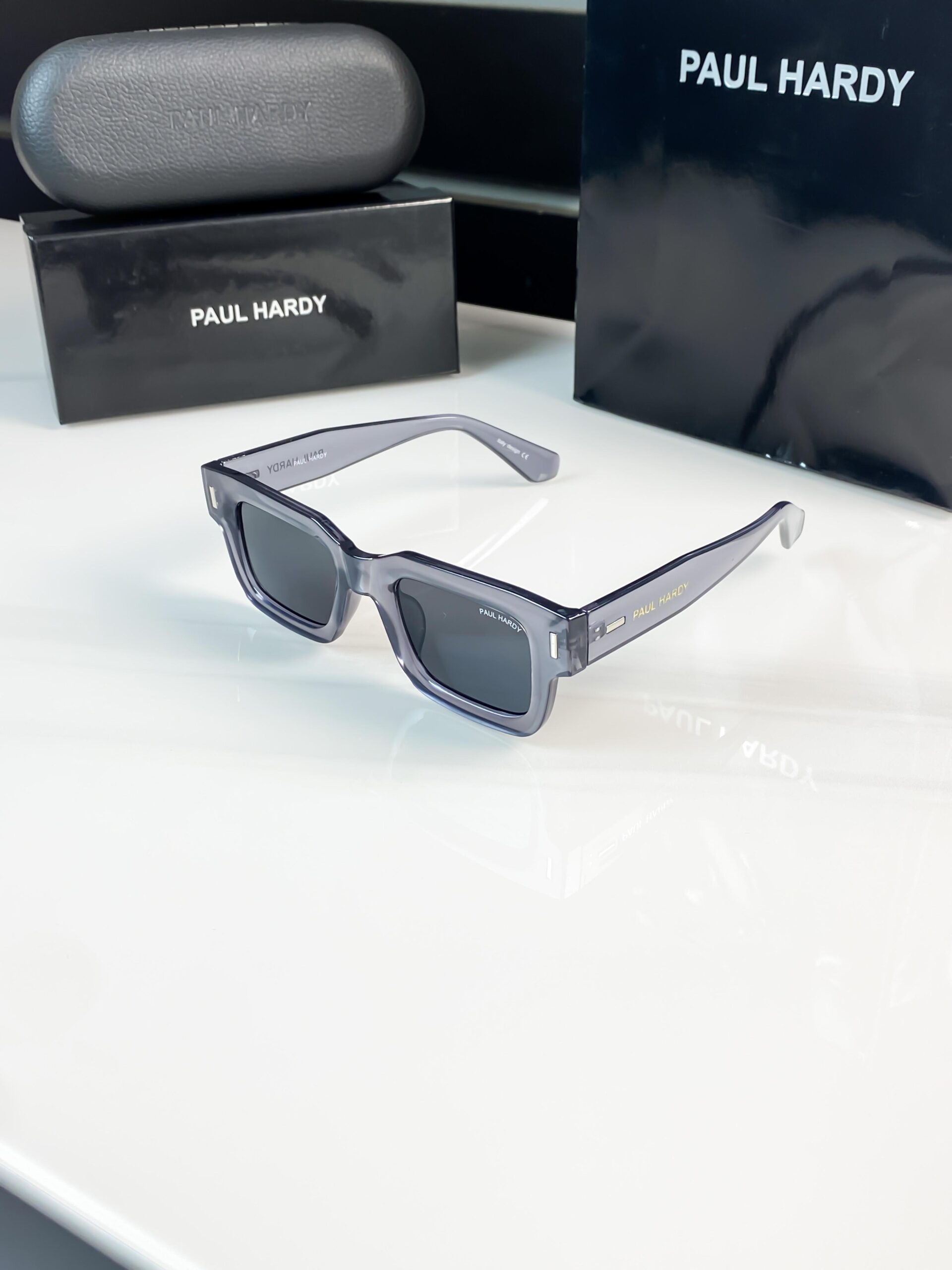 Paul hardy grey transparent 3688