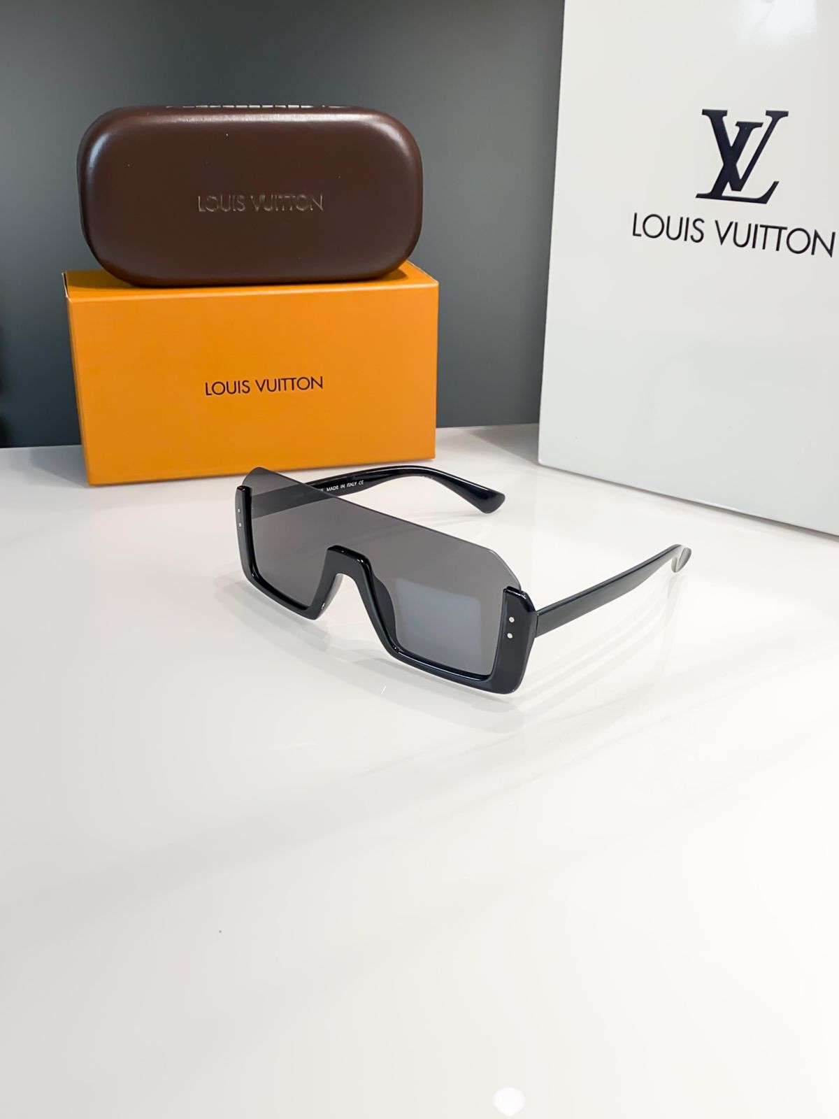 Louis_Vuitton_Black_ 3001