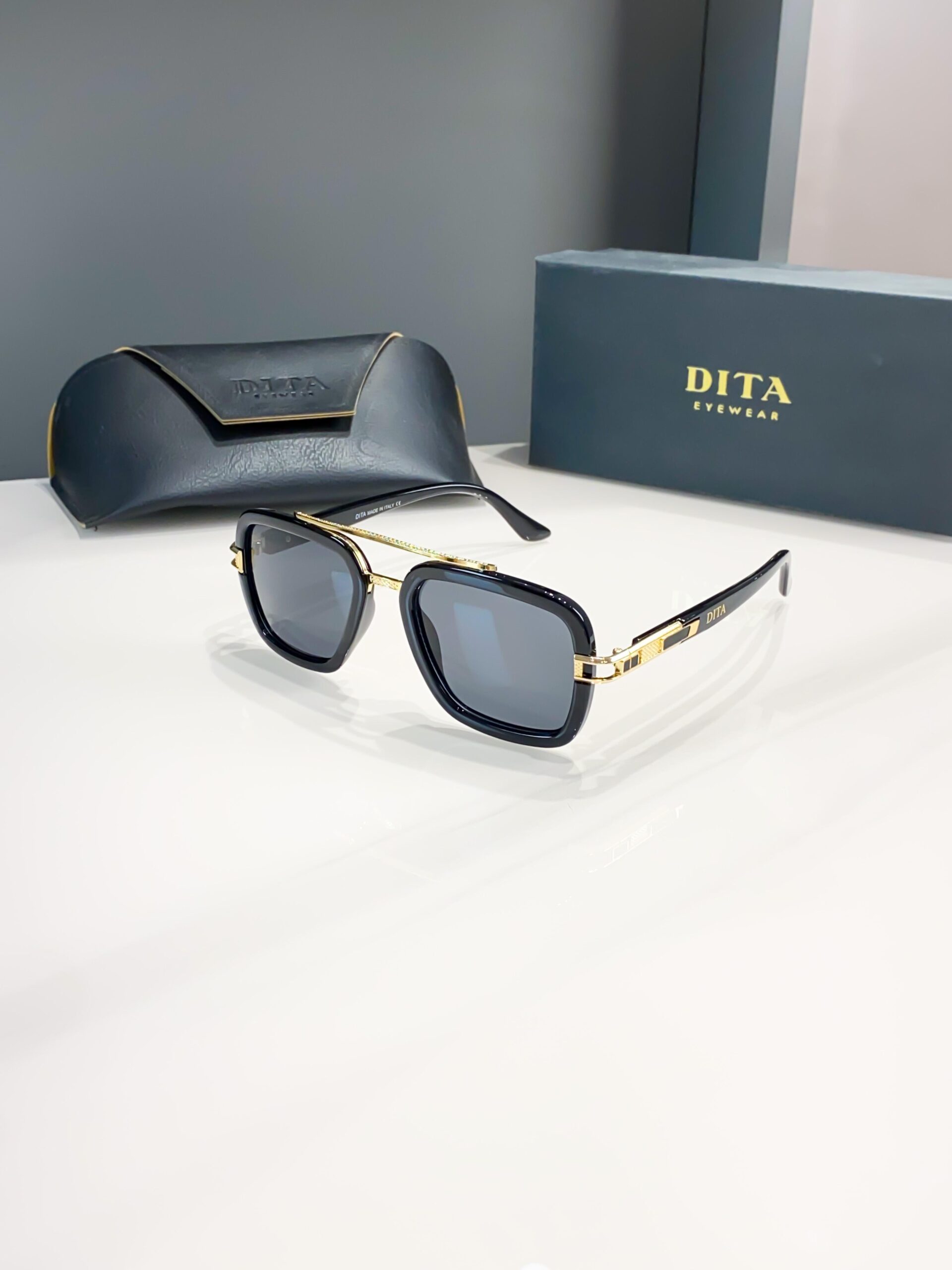 Dita gold black 335