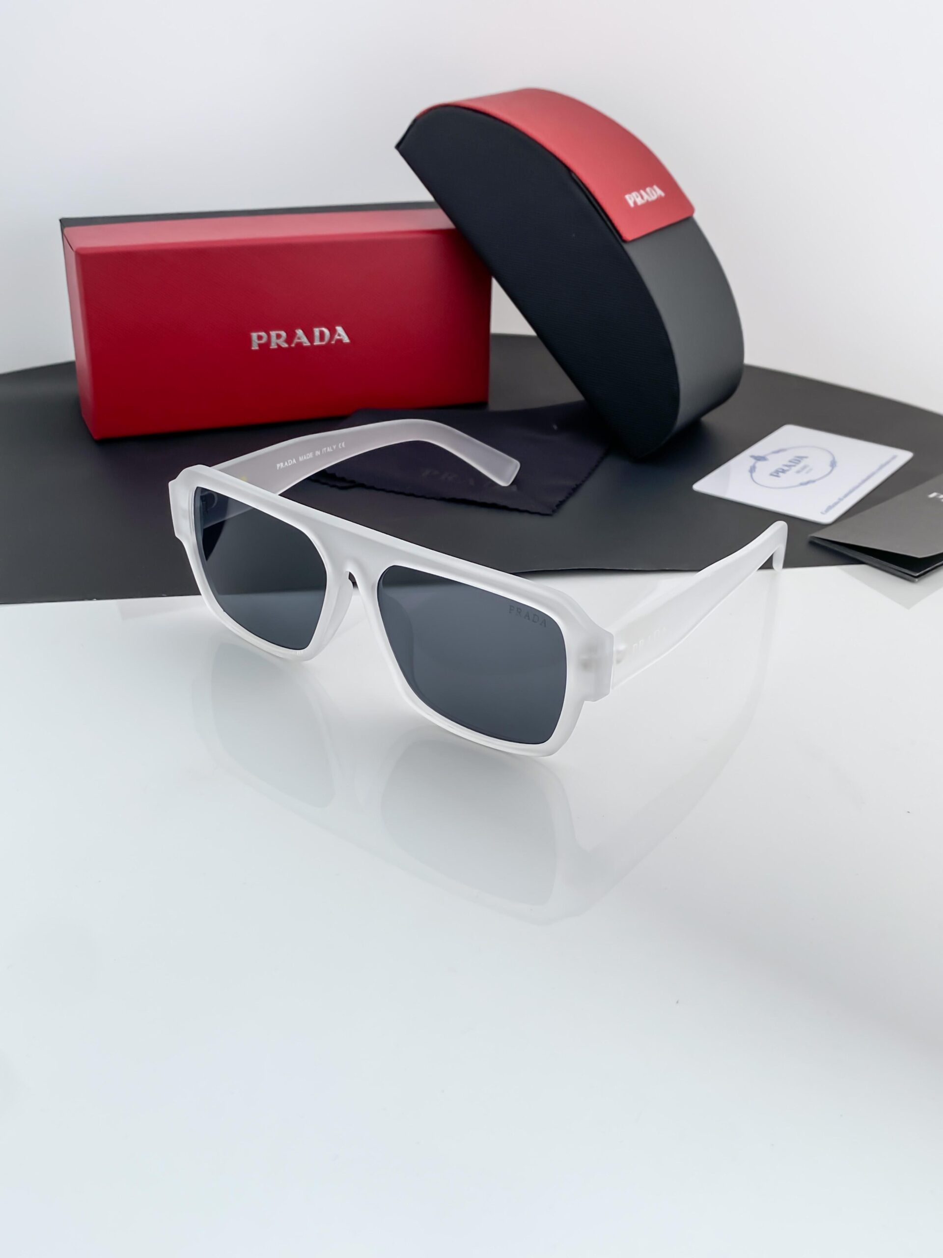 Prada_white_black_22y