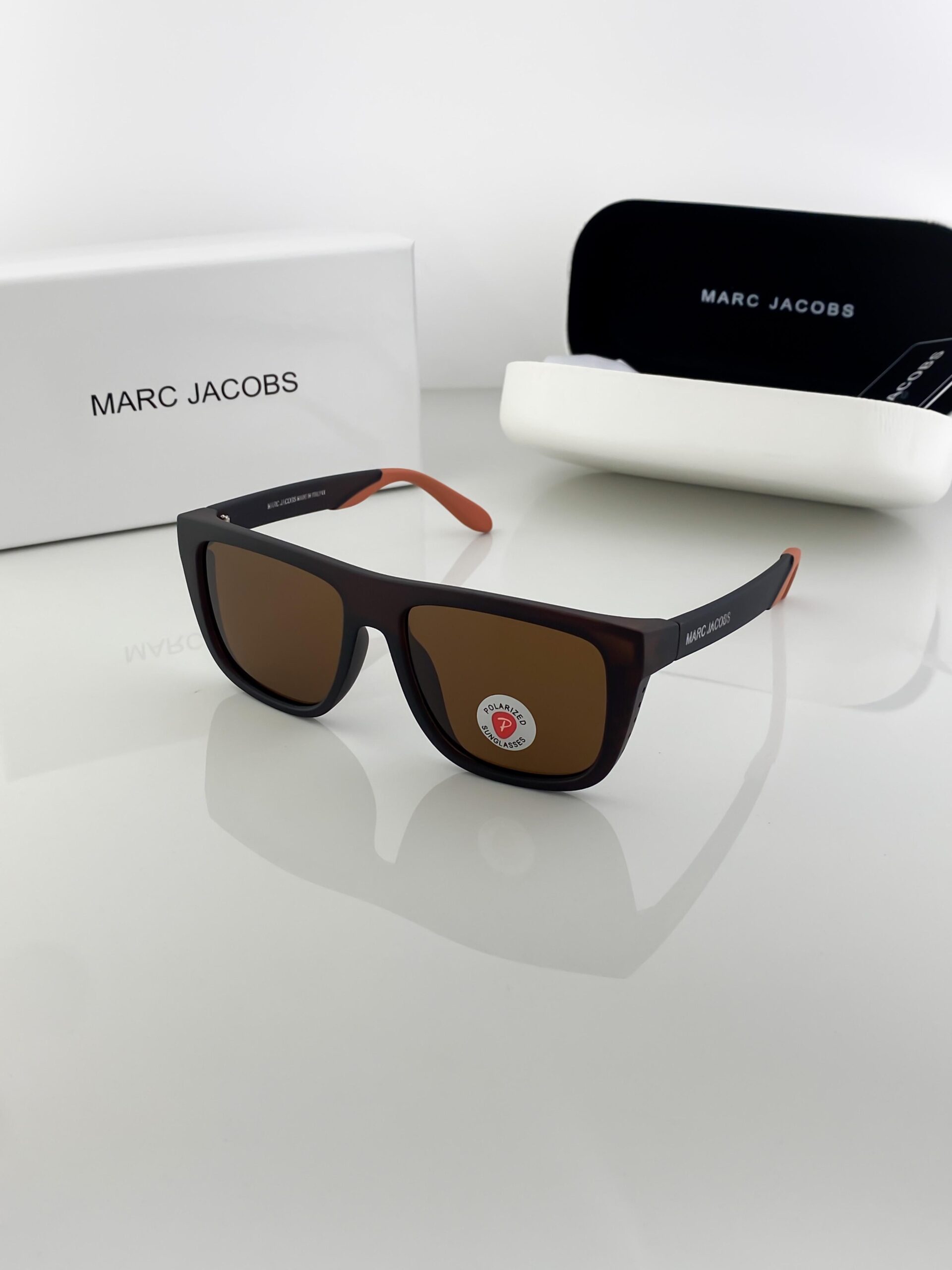 MARC JACOBS BROWN 2104