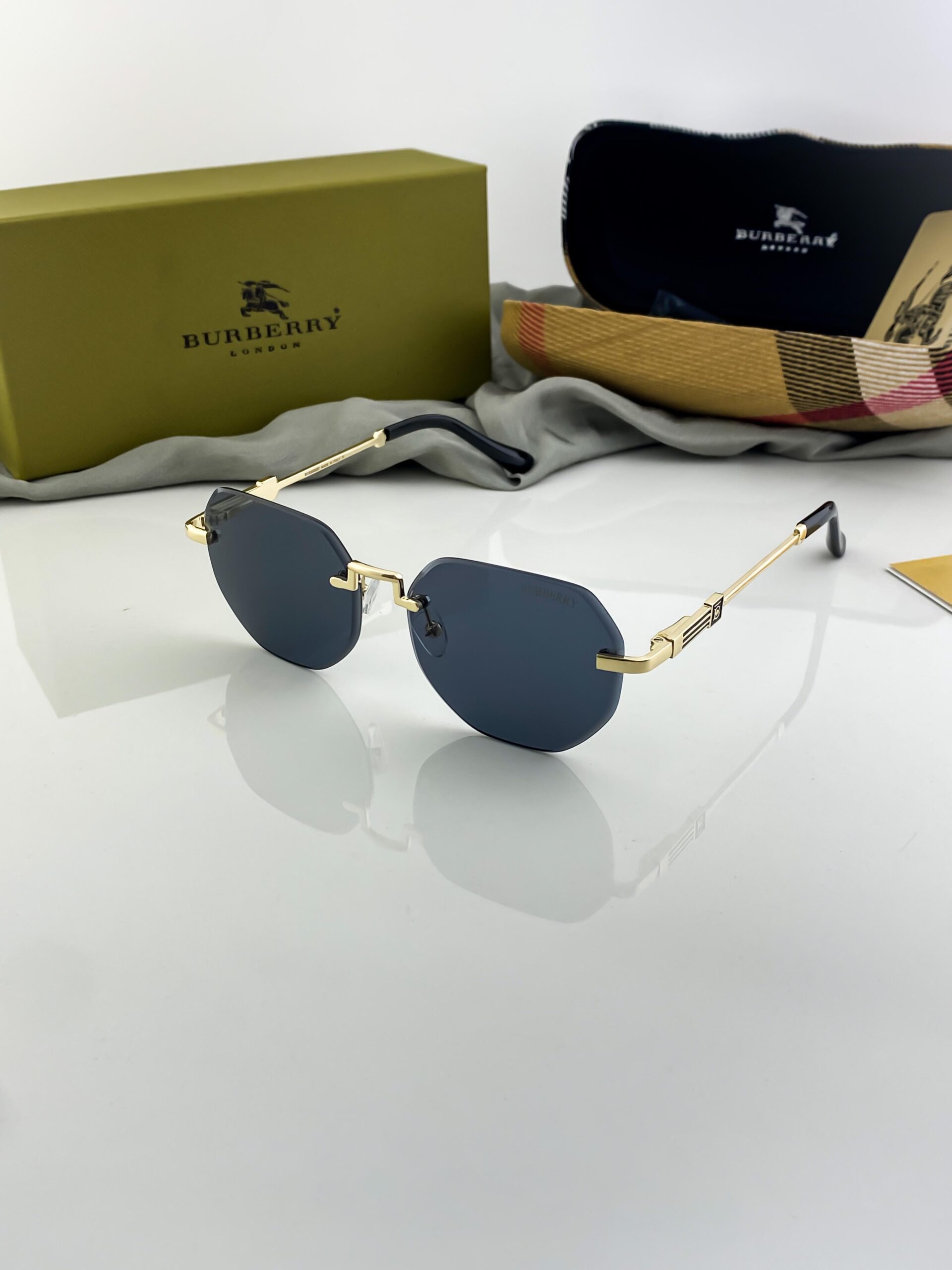Burberry_gold_black_7903