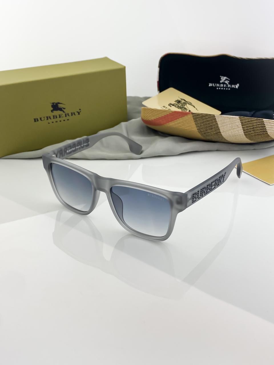 Burberry_grey_blue_shaded_4358