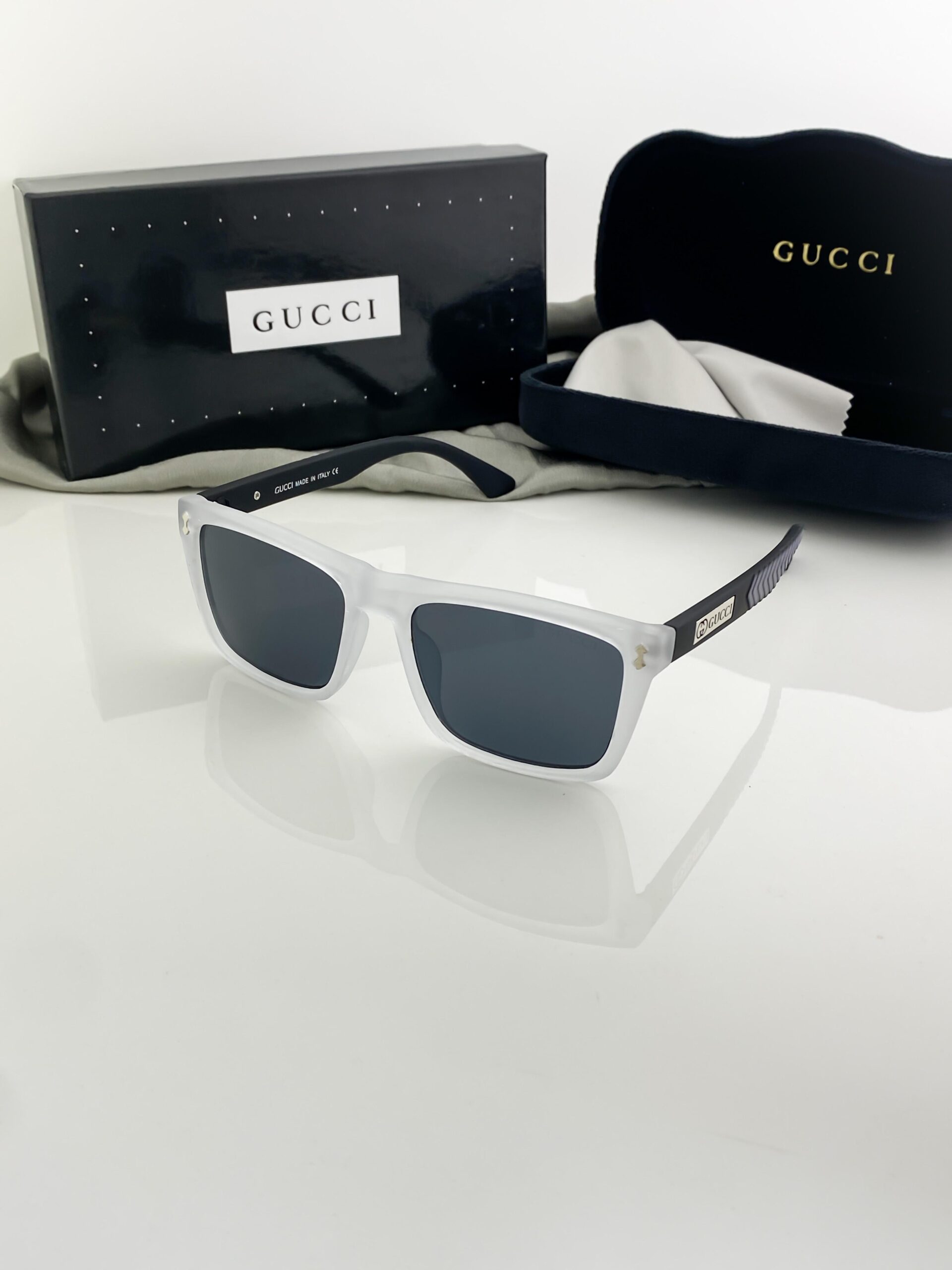 Gucci_white_black_3700