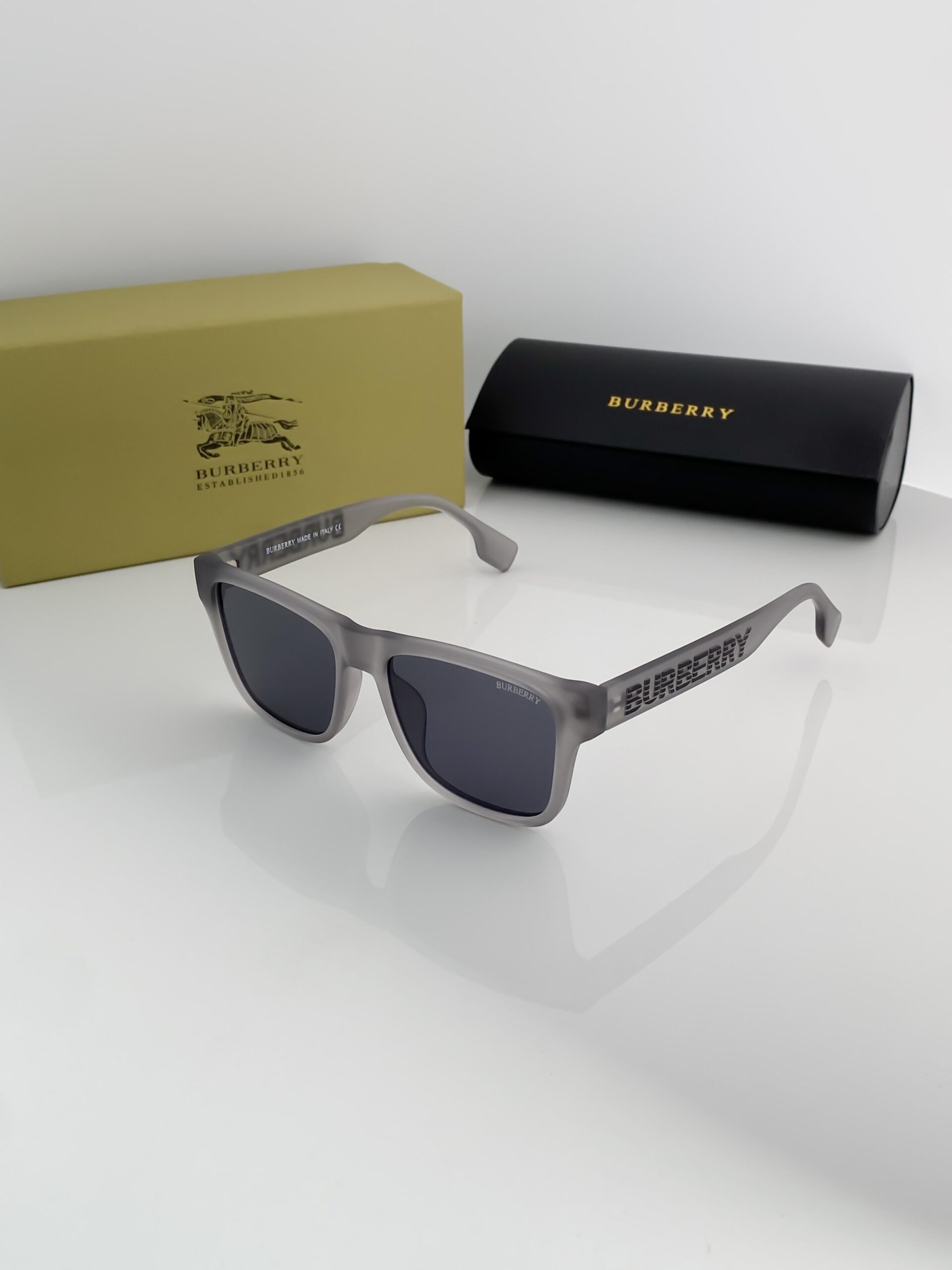 Burberry_grey_black_4358