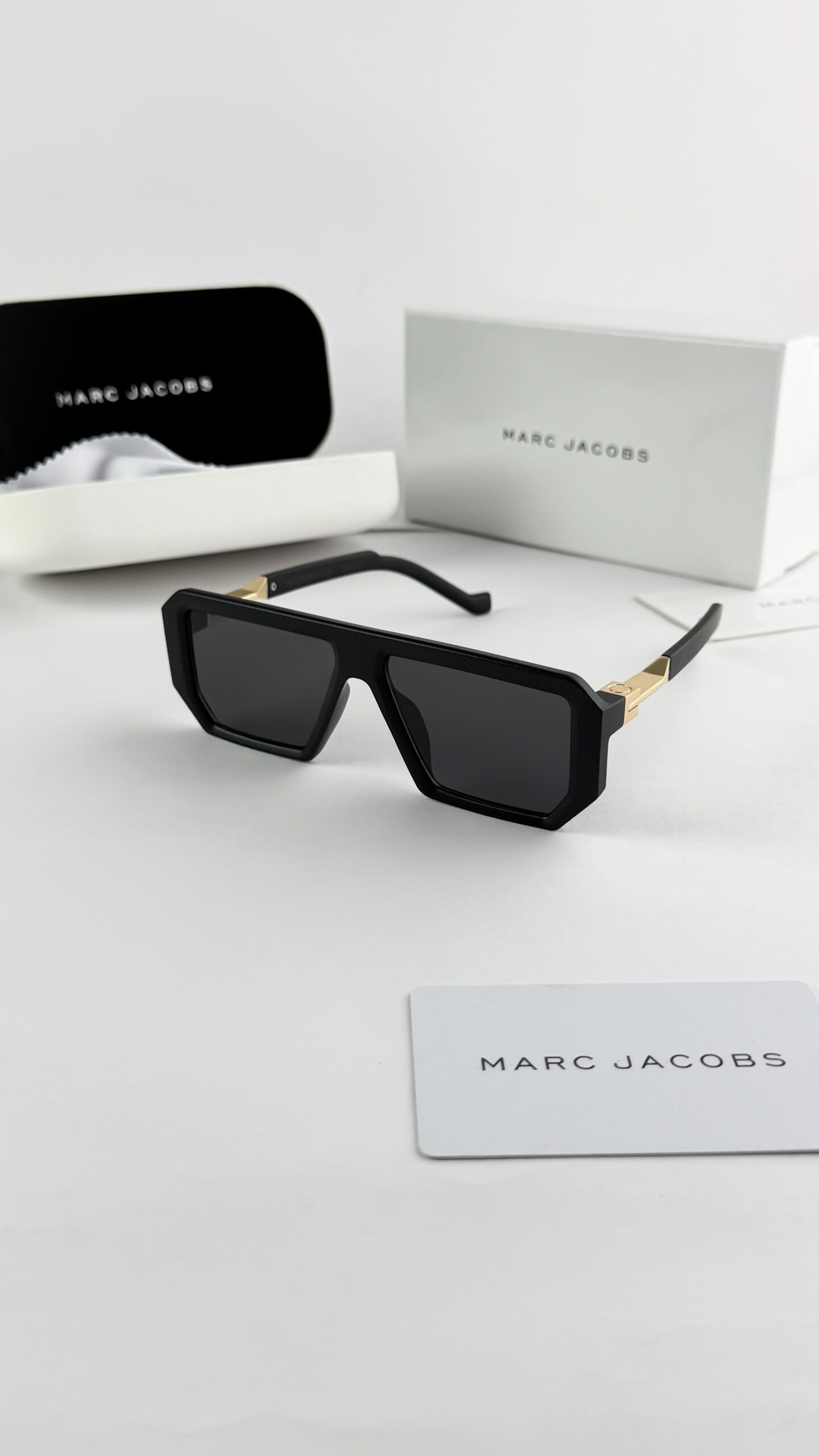 Marc Jacobs black