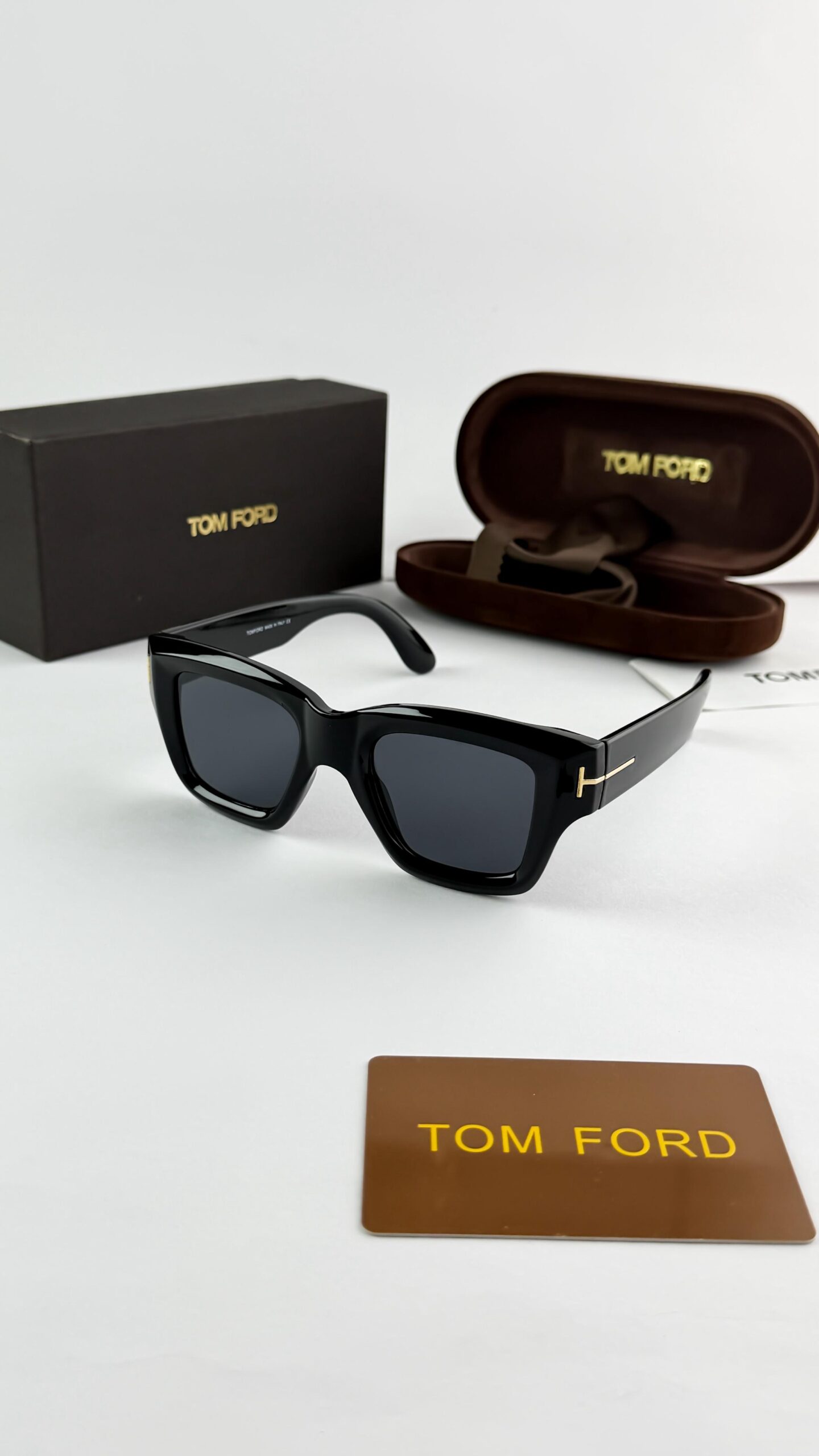 TOMFORD BLACK 184