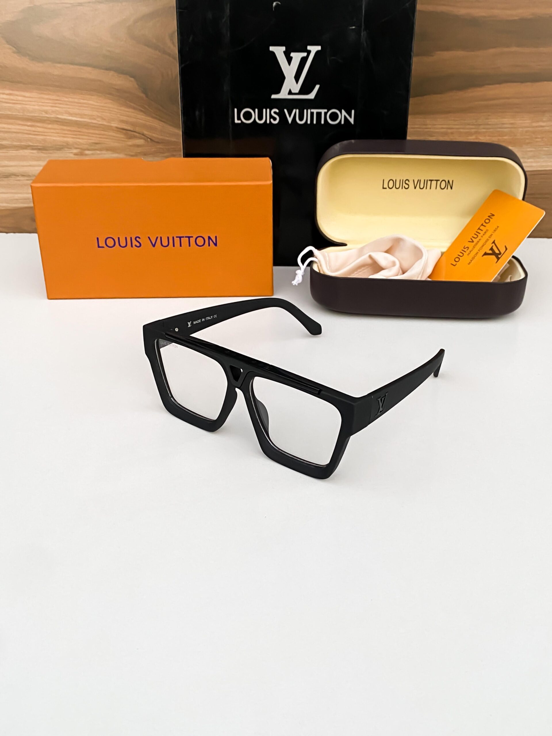 _vuitton black plano 1502-70
