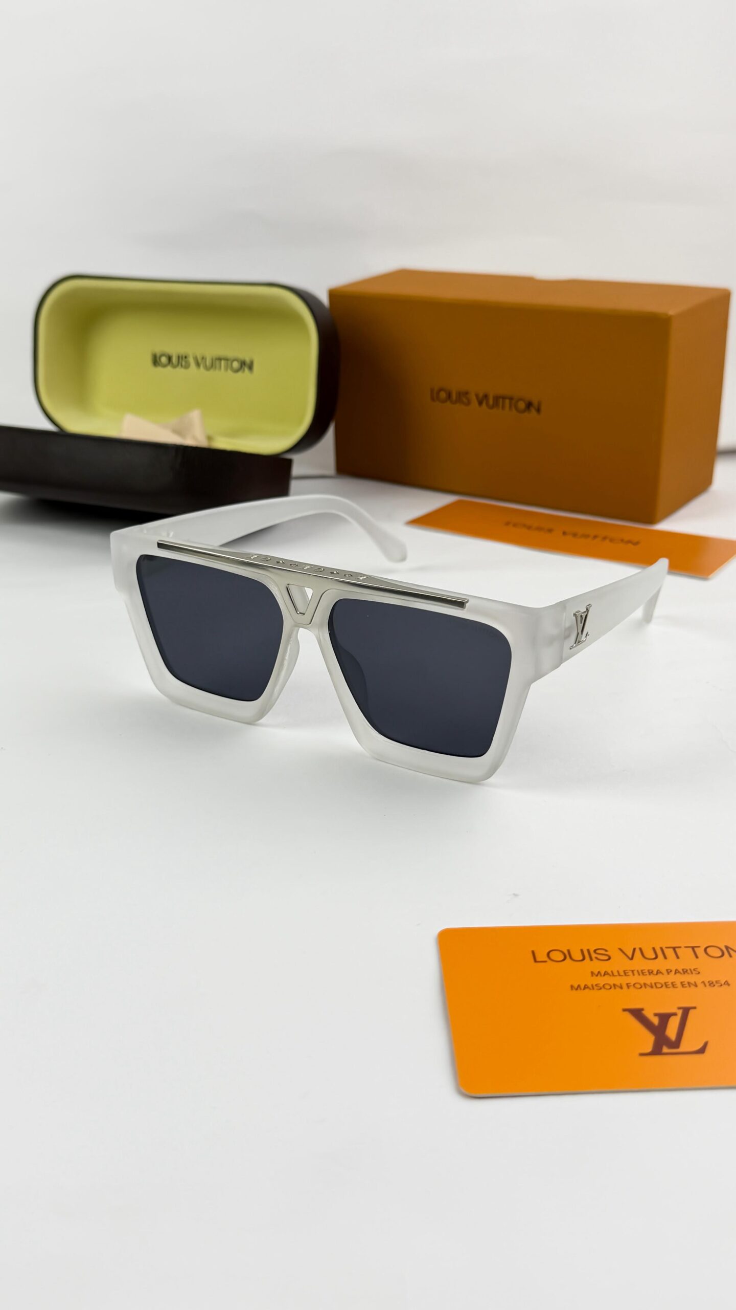 Loui_s vuitton ice black 1502