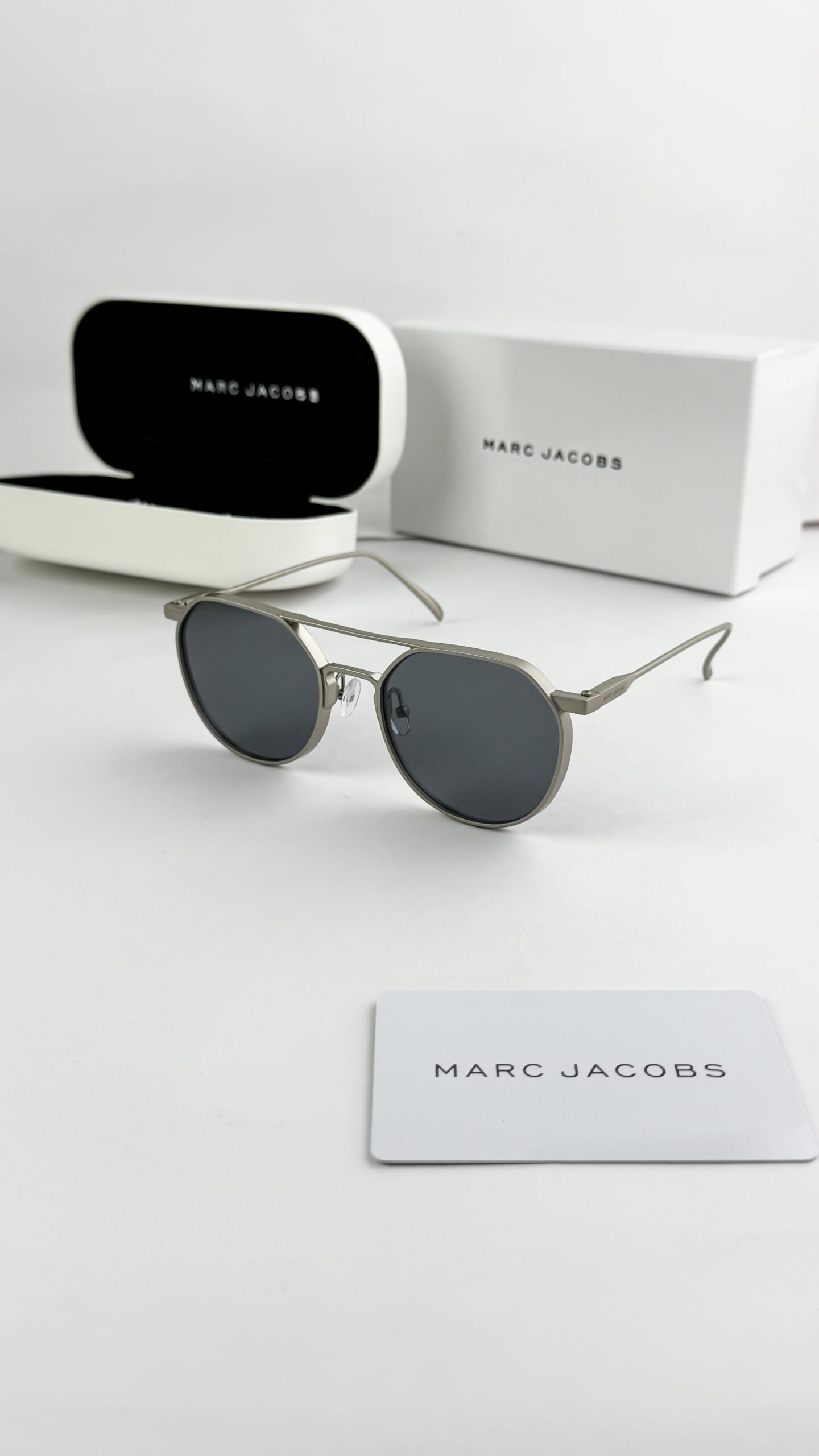 Marc Jacobs silver Black 5051
