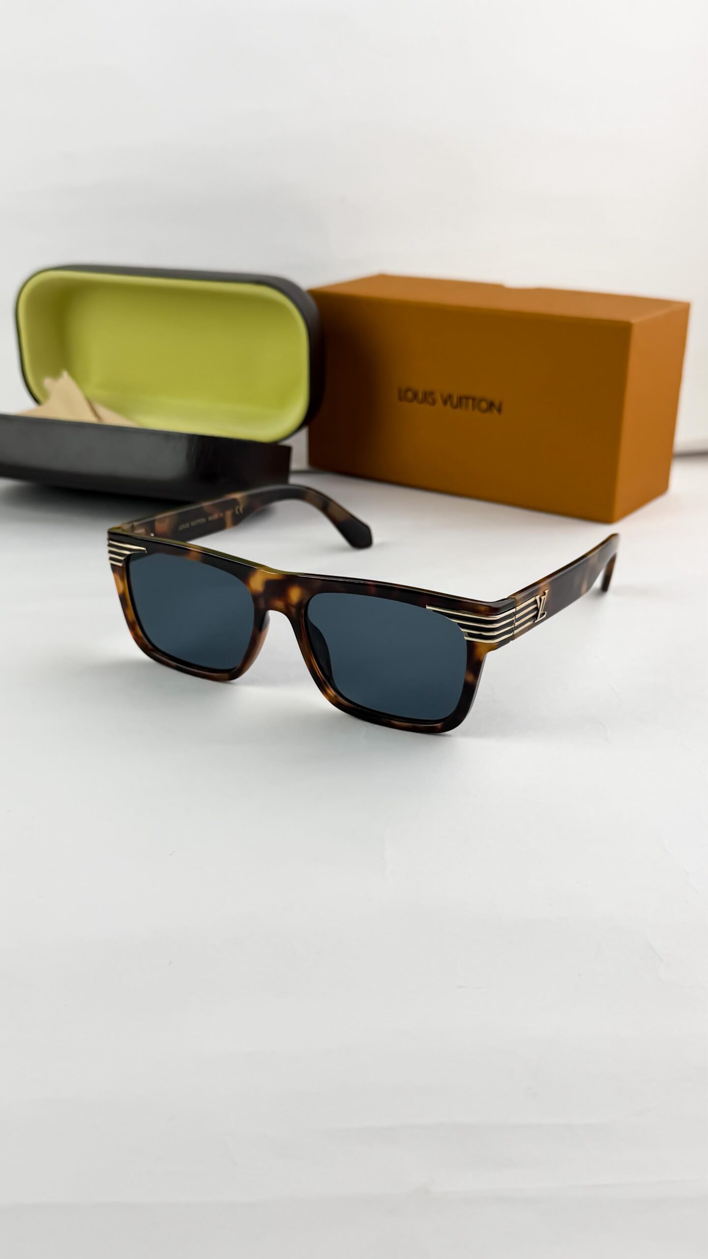 Louis_vuitton_Tiger_black_2942